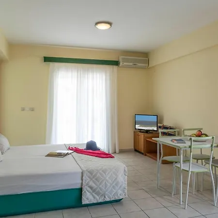 Aristides Aparthotel *