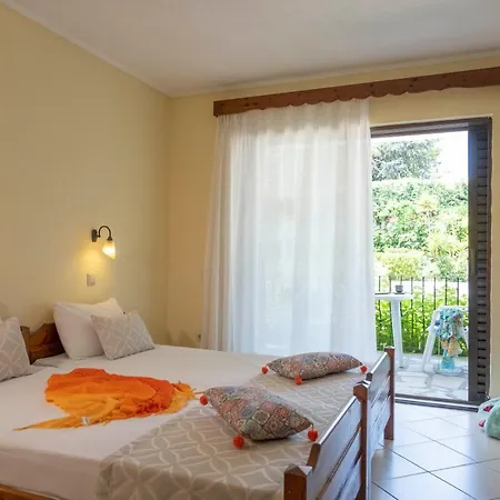 Aristides Aparthotel Fourka